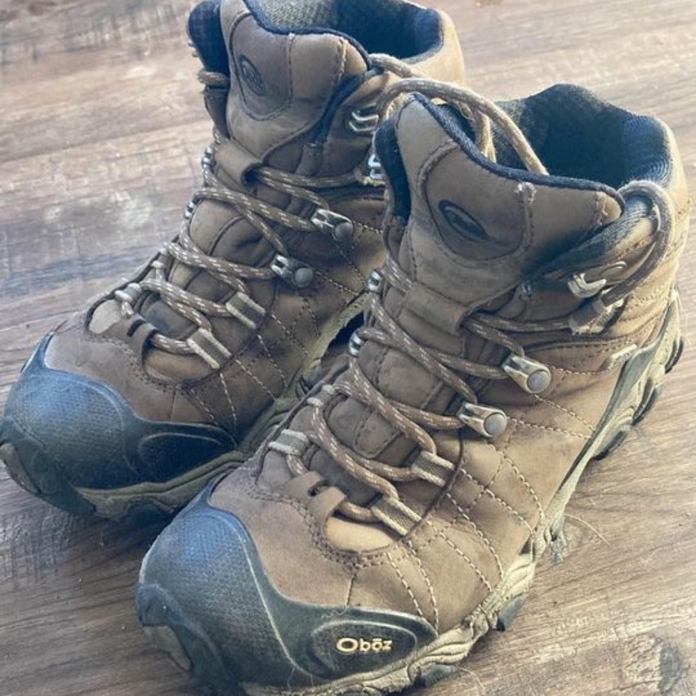 MEC Oboz Hiking Boots - Picture 2 of 2